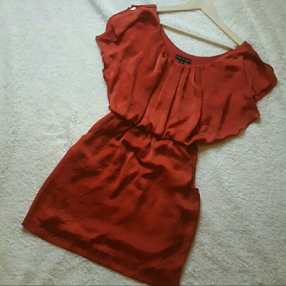 Flutter Sleeve Dress - Picture 2 of 7